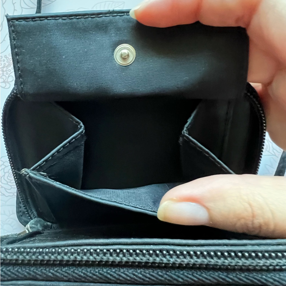 Eddie Bauer Black Crossbody Wallet with Detachable Strap - Picture 6 of 12